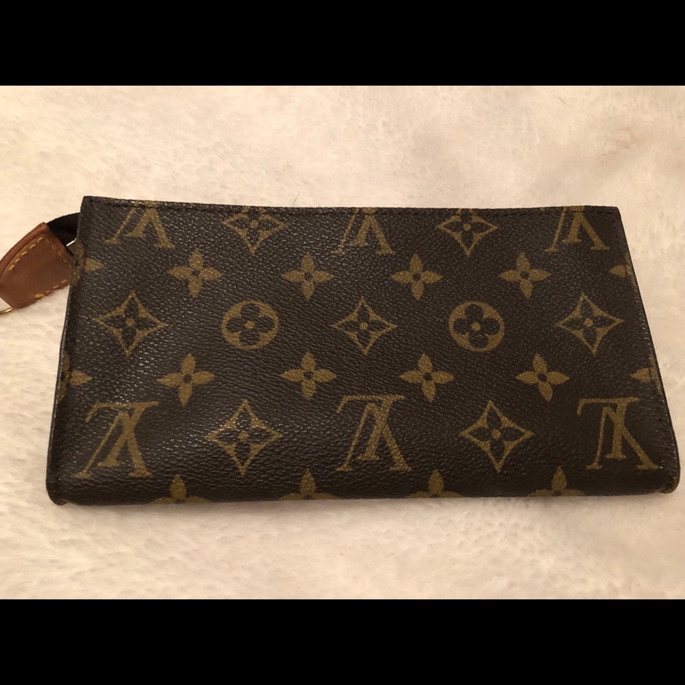 Louis Vuitton pouch from GM bucket bag